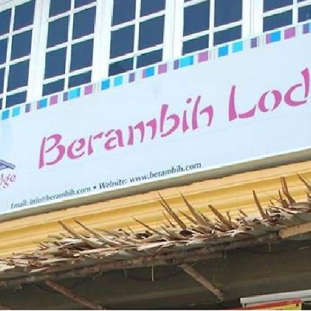 Berambih Lodge Kuching Extérieur photo