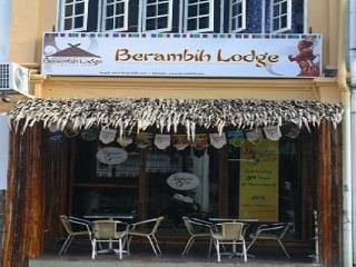 Berambih Lodge Kuching Extérieur photo